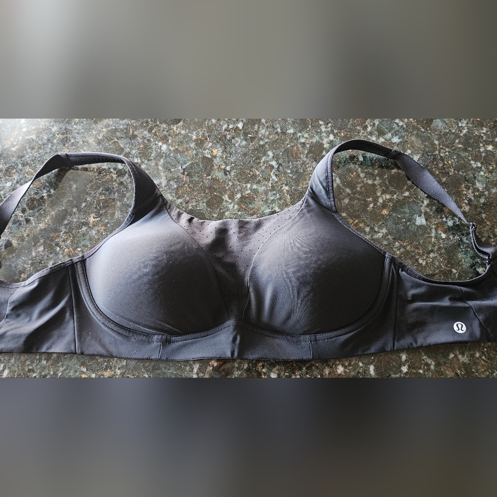 Lululemon Sports Bra - Size 38 D - Picture 4 of 5